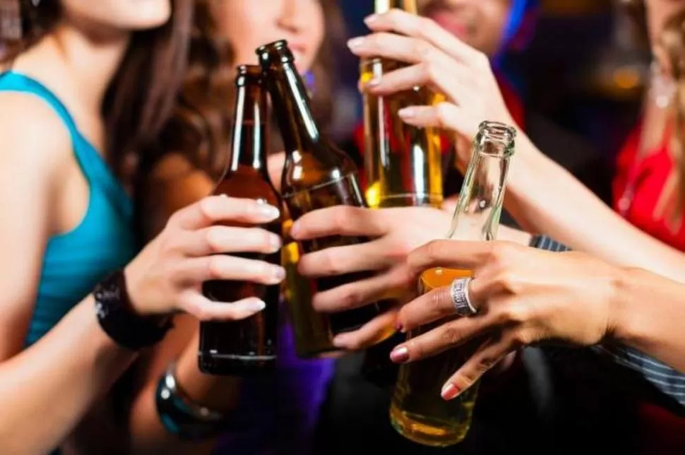 EN LA NOCHE. El consumo de alcohol entre menores genera aflicción. la gaceta / foto de archivo