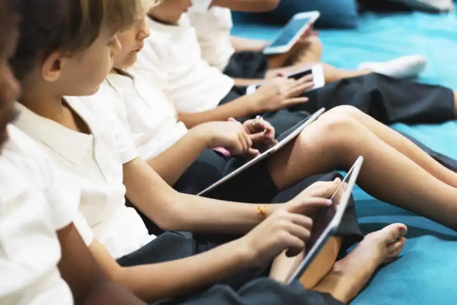 ESTAR ATENTOS: En las vacaciones se incrementa el tiempo libre para usar la tecnología.