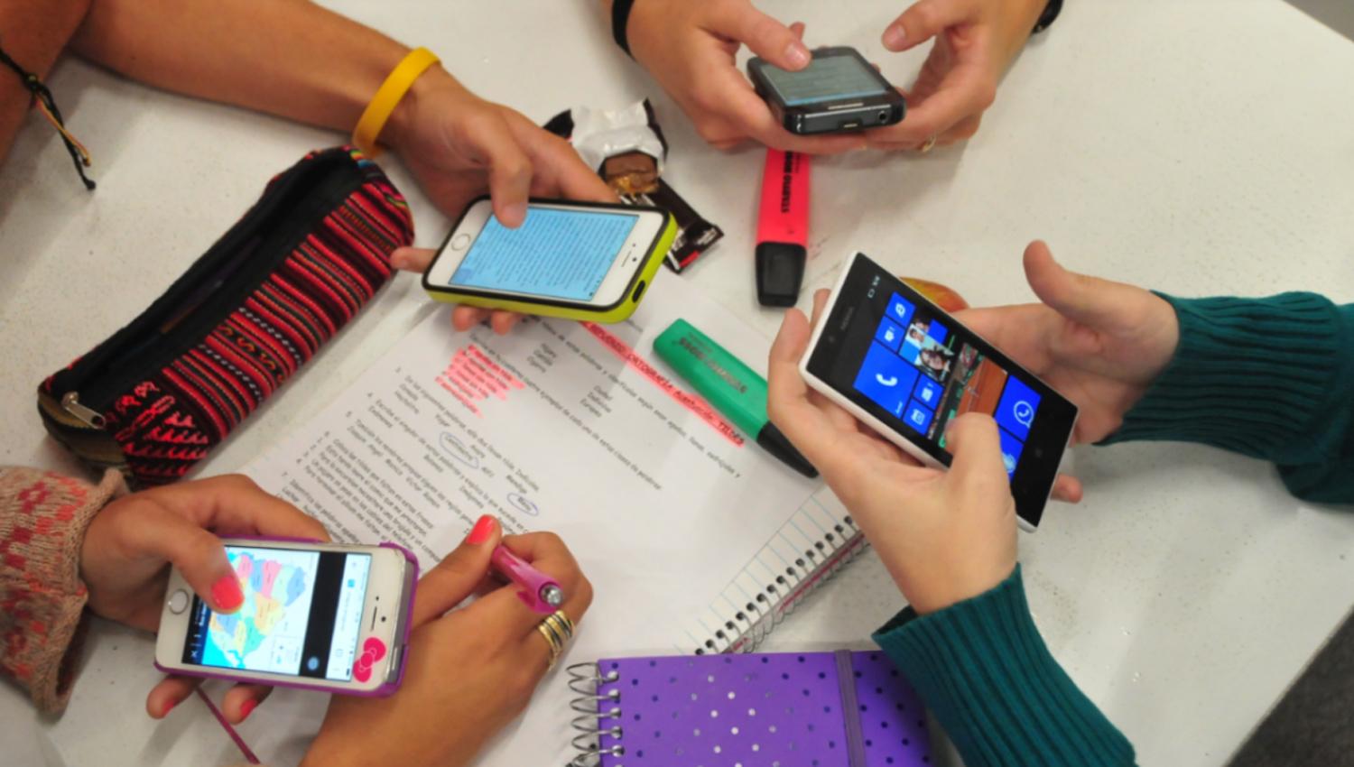 TENER EN CUENTA: Los adolescentes pueden estar 24 horas seguidas con el celular encedido.