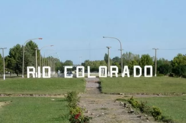 Río Colorado es una localidad ubicada en el Departamento Leales.