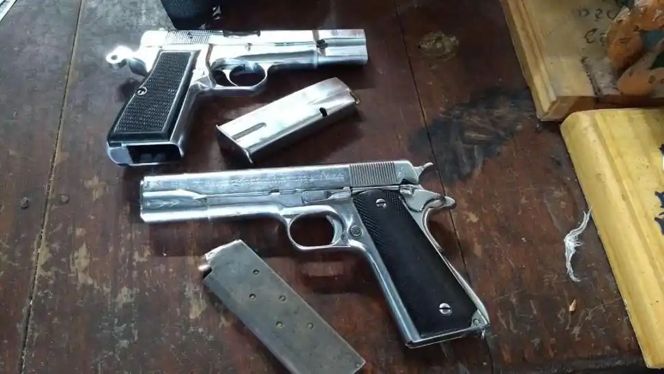 ARMAS. Las pistolas son de calibres 11,25 y 9 mm. 