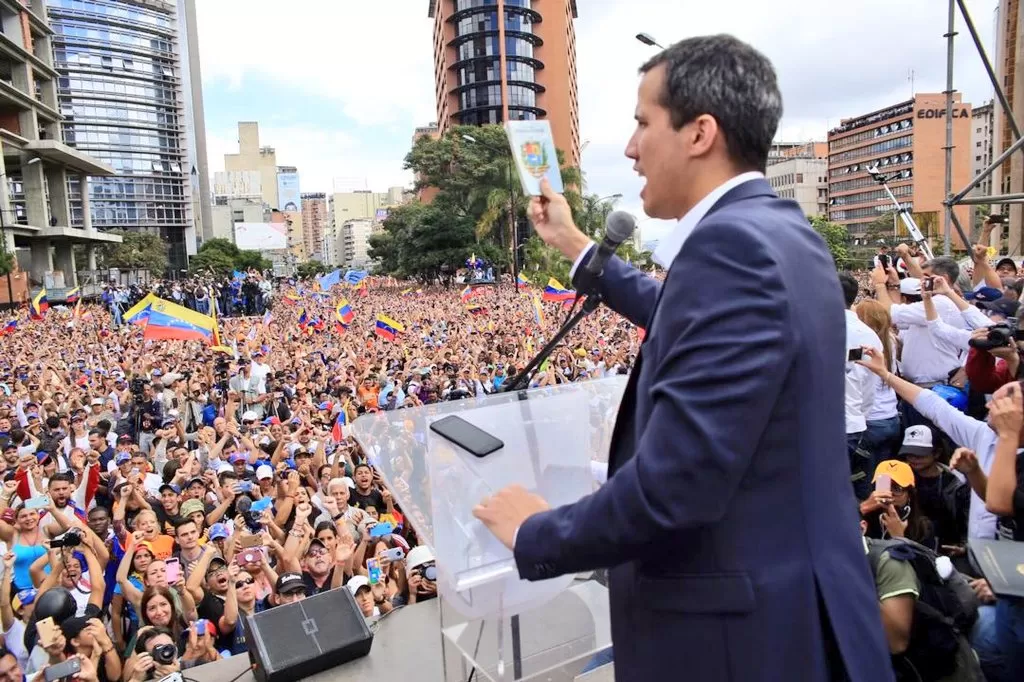 Juan Guaidó ofreció una amnistía para los militares que abandonen a Maduro
