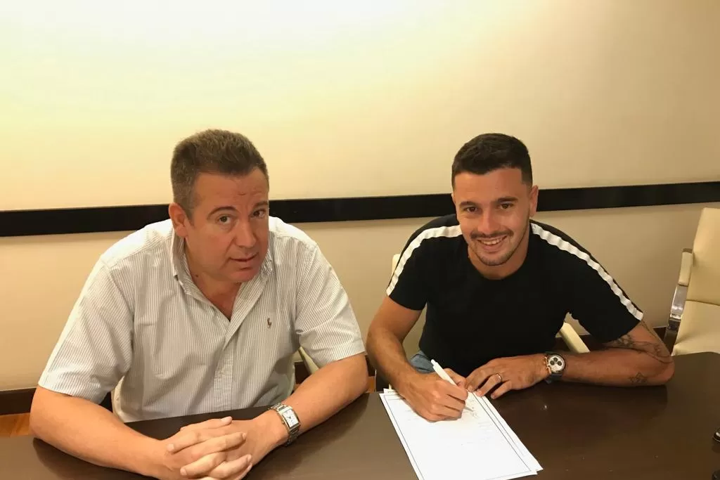  Carrera se reunión con Miguel Abbondandolo para firmar el vínculo con el Decano.
