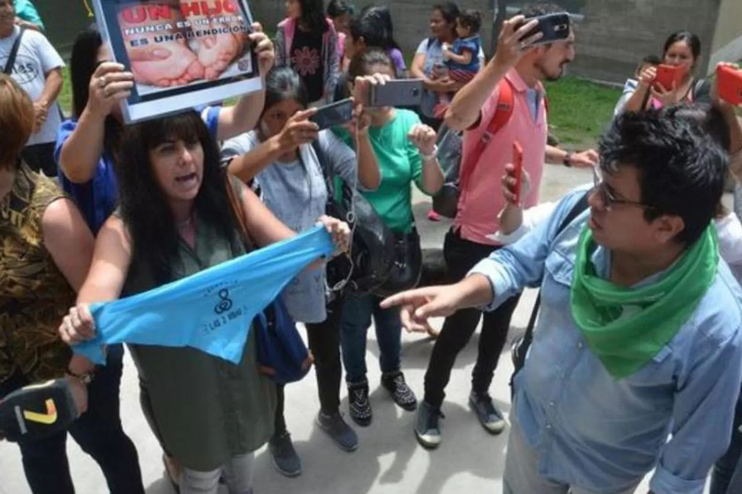 Nena violada en Jujuy: grupos provida piden que les entreguen el cuerpo de la beba fallecida