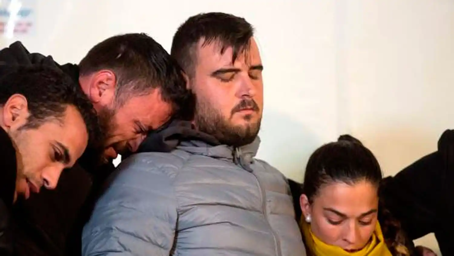 PADRES DE JULEN. Los padres del pequeño esperan un milagro.