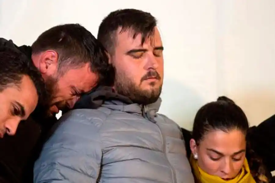 PADRES DE JULEN. Los padres del pequeño esperan un milagro.