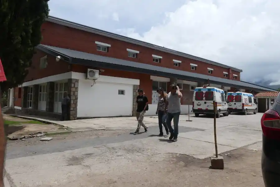 La tenía de la mano a Brenda y se me soltó, dijo el joven arrastrado por la creciente