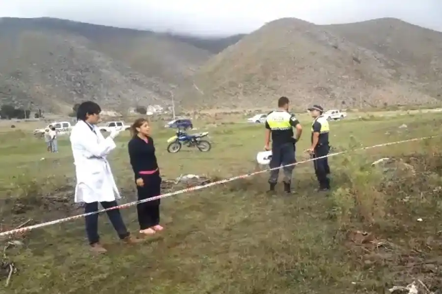 La tenía de la mano a Brenda y se me soltó, dijo el joven arrastrado por la creciente