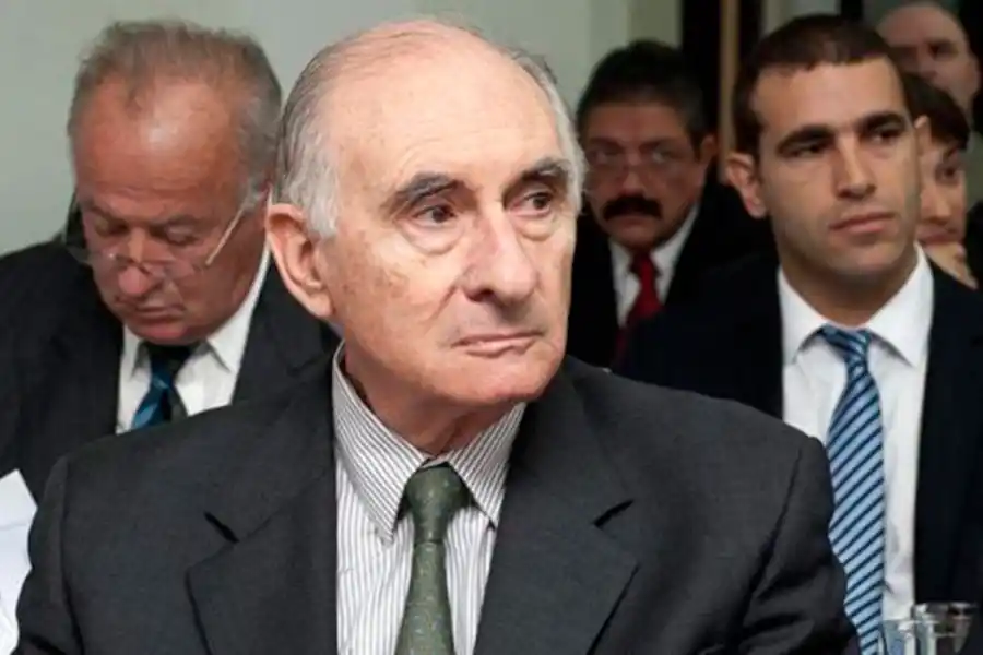 DE LA RÚA. Tras 28 días hospitalizado, el ex mandatario fue dado de alta.