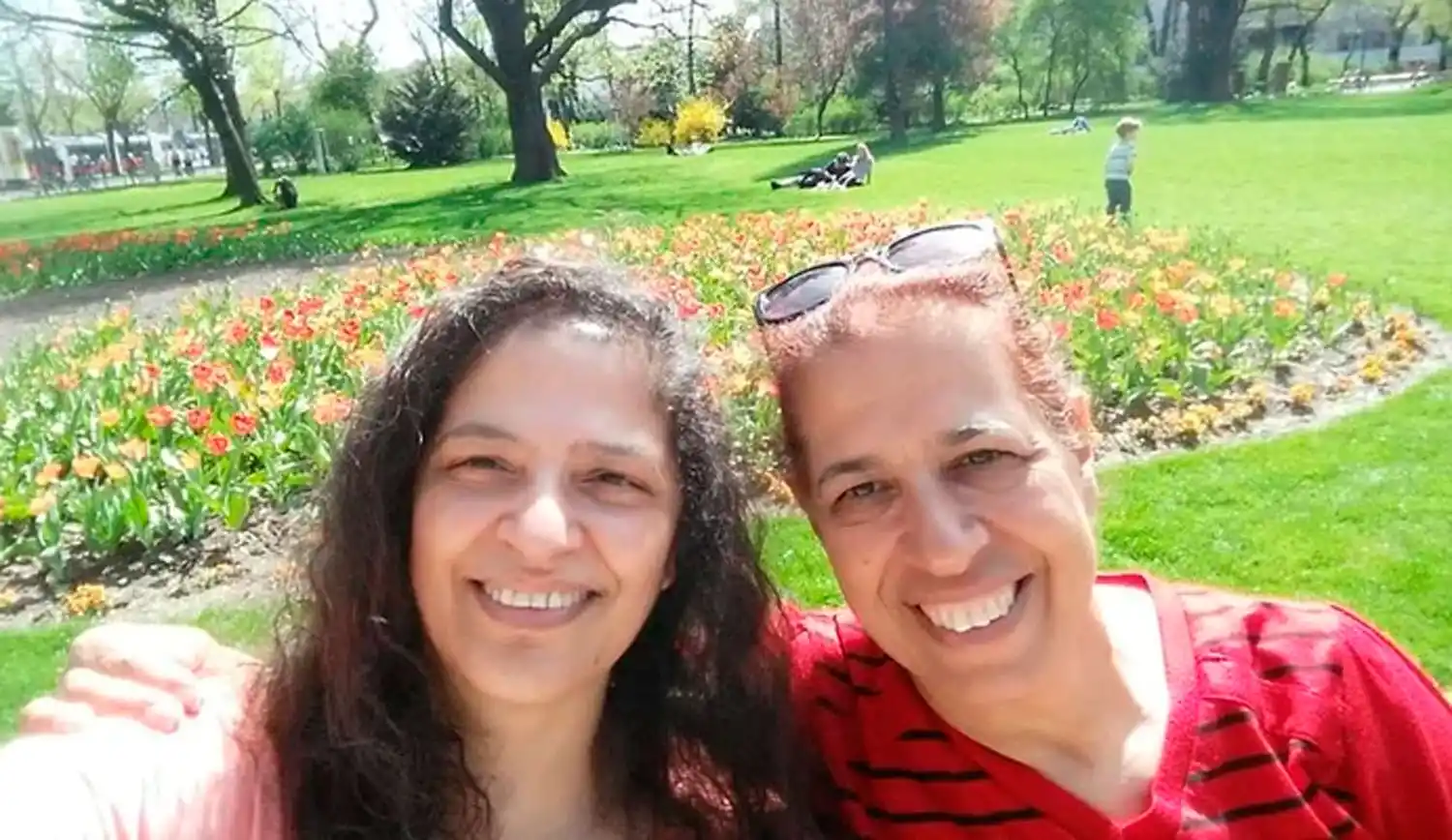 VÍCTIMAS. Pyrhia Sarusi (63) y Lily Pereg (54).