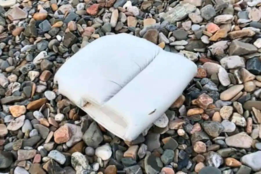 Otro asiento, hallado en otra playa cercana.