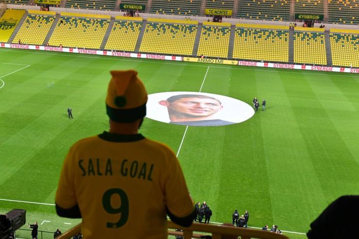 Los hinchas y jugadores de Nantes homenajearon a Emiliano Sala 