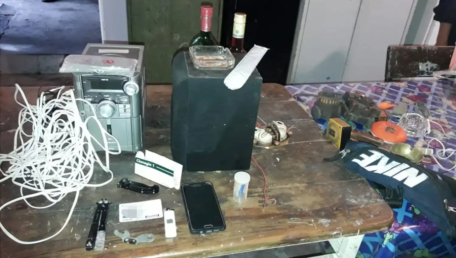 Robaban en una casa de El Mollar, llegó la Policía y se escondieron debajo de las camas