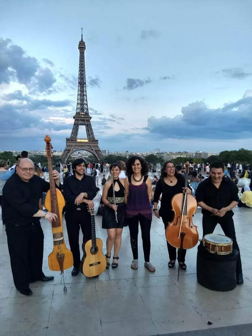 EN EL VIEJO CONTINENTE. Los tucumanos de Jazztang, en su escala parisina.   