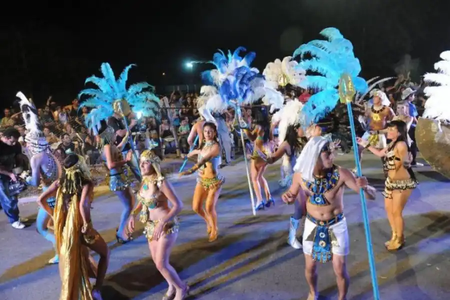 COMPARSAS. El corsódromo de Aguilares lucirá a pleno esta noche. 