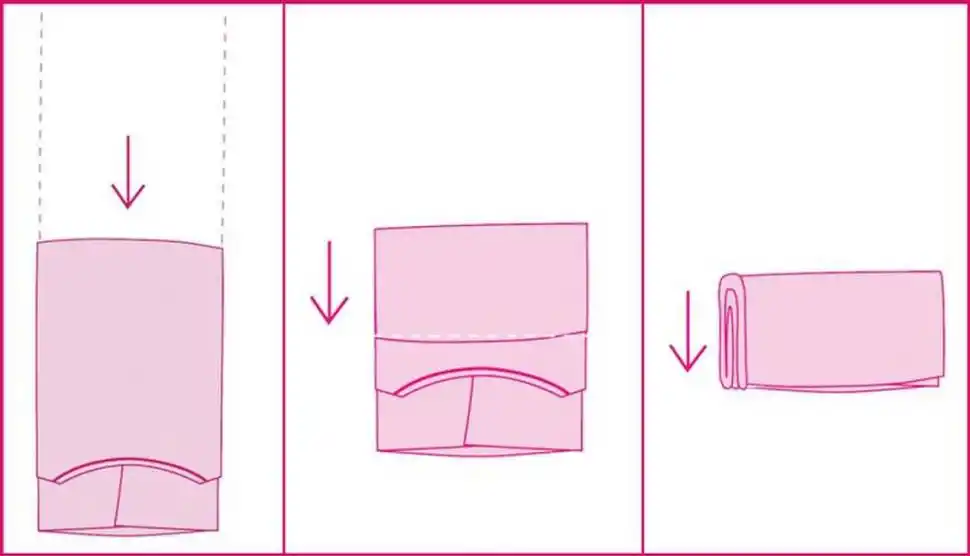 PASO A PASO. Doblar hacia adentro (un tercio aprox.) y doblar el otro tercio; doblar la prenda en sí misma (1); otra vez (2) y una tercera vez como un paquetito. 