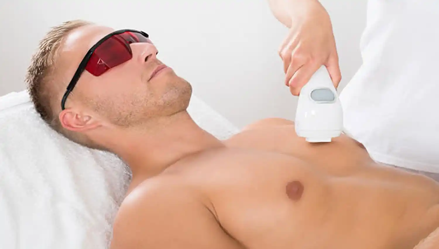 DEPILACIÓN DEFINITIVA. Es efectiva tanto en mujeres como en hombres.