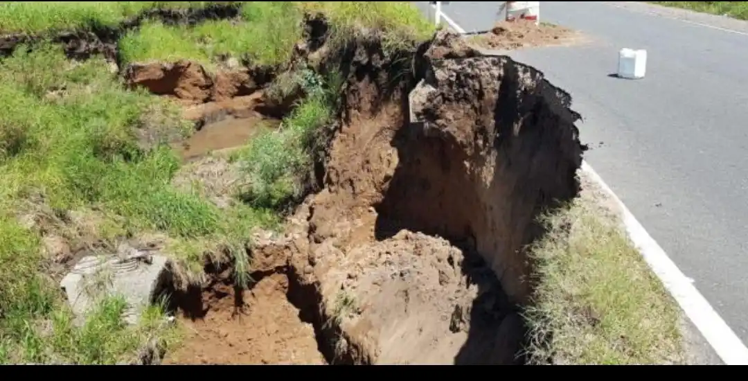 Pozo en la ruta 336 camino a Garmendia / FOTOS ENVIADAS A LG WHATSAPP