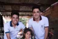 Dos estudiantes de 7° año diseñaron la silla postural que ayudará a la pequeña Milagros