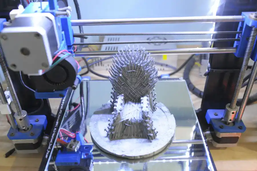 A LA MODA. El conocido trono de la serie de televisión estadounidense de fantasía medieval 