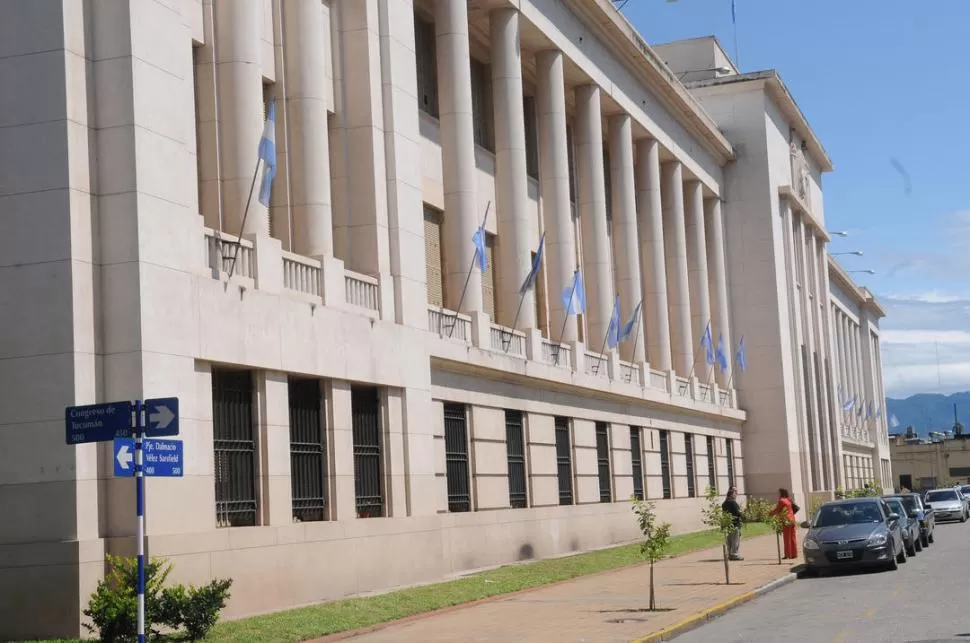 PALACIO DE JUSTICIA. El ex fiscal de Estado Leiva trabajará en este edificio, sede oficial de los Tribunales locales. la gaceta / (archivo) 