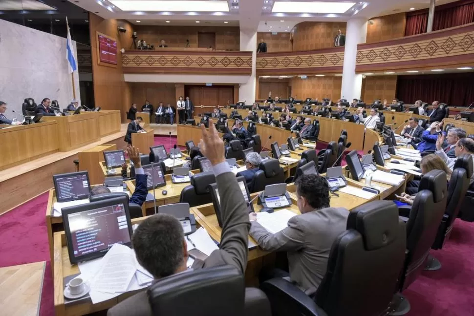 RENDICIÓN DE CUENTAS. Los parlamentarios piden saber cómo se gastarán los $96.362 millones del Presupuesto 2019 aprobado en diciembre. prensa legislatura (archivo)