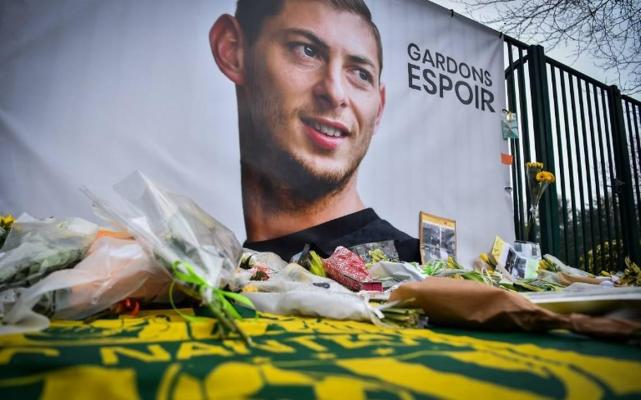 Resultado de imagen para Rescatan un cuerpo de la avioneta en la que viajaba futbolista argentino