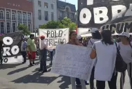 Protestan en la plaza Independencia contra las políticas del macrismo