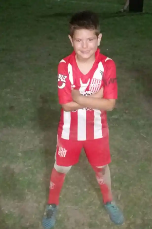 BAUTI TIRONE. El pequeño fanático del 