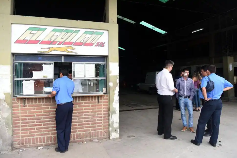 EMPRESA. El joven regresaba al galpón de calle República del Líbano al 2400  