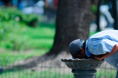 El calor intenso seguirá todo el fin de semana y podrían llegar las tormentas