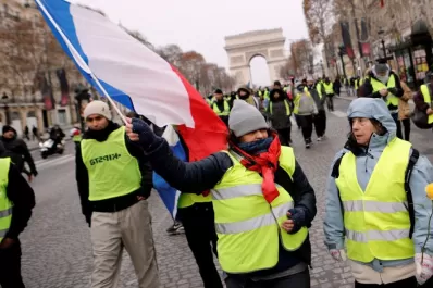 Los 'chalecos amarillos' vuelven a protestar en París