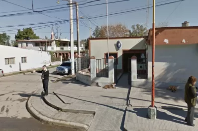 Solo y armado: robó una heladería ubicada frente a una comisaría