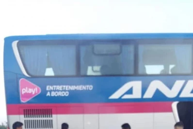 El calor derritió una cubierta del micro y quedaron varados en Catamarca