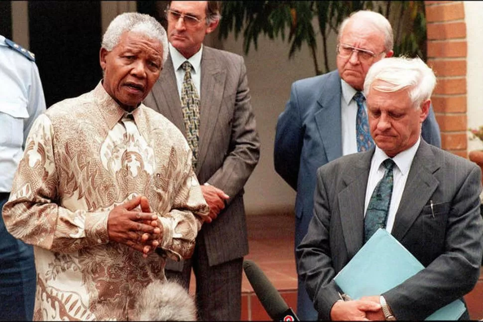 ARSENAL. El lider sudafricano desplegó las armas del diálogo, el encanto, la paciencia y el respeto con Viljoen. archivo