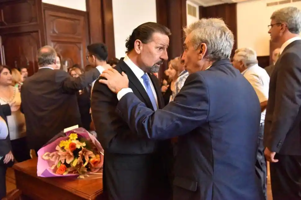 LOS PROTAGONISTAS DEL JURAMENTO. Carolina Ballesteros, Guillermo Acosta y Fabián Rojas el viernes, en el salón de actos del Palacio de Justicia.