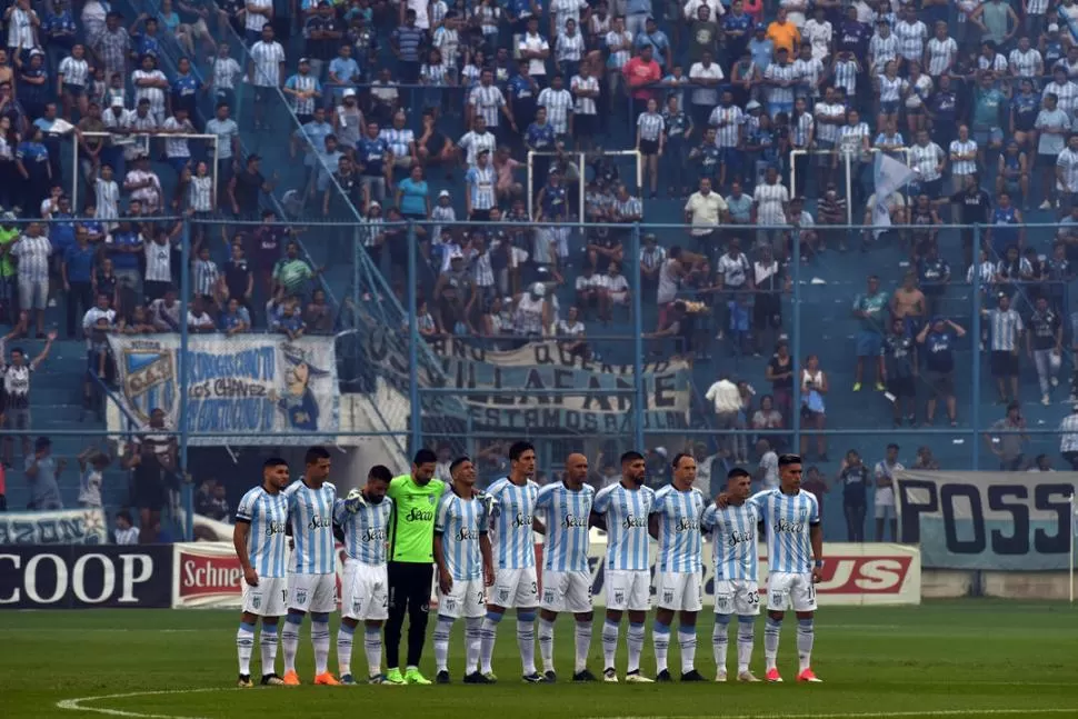 RESPETO. Atlético se sumó al minuto de silencio por la muerte de Emiliano Sala. la gaceta / foto de diego araoz 