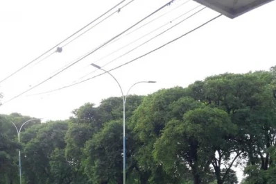 Problemático charco en la entrada del barrio Obispo Piedrabuena