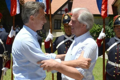 Macri se reúne con Tabaré Vázquez en Uruguay para un encuentro con agenda abierta