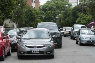 No se podrá estacionar frente a escuelas para que los padres puedan dejar a sus hijos