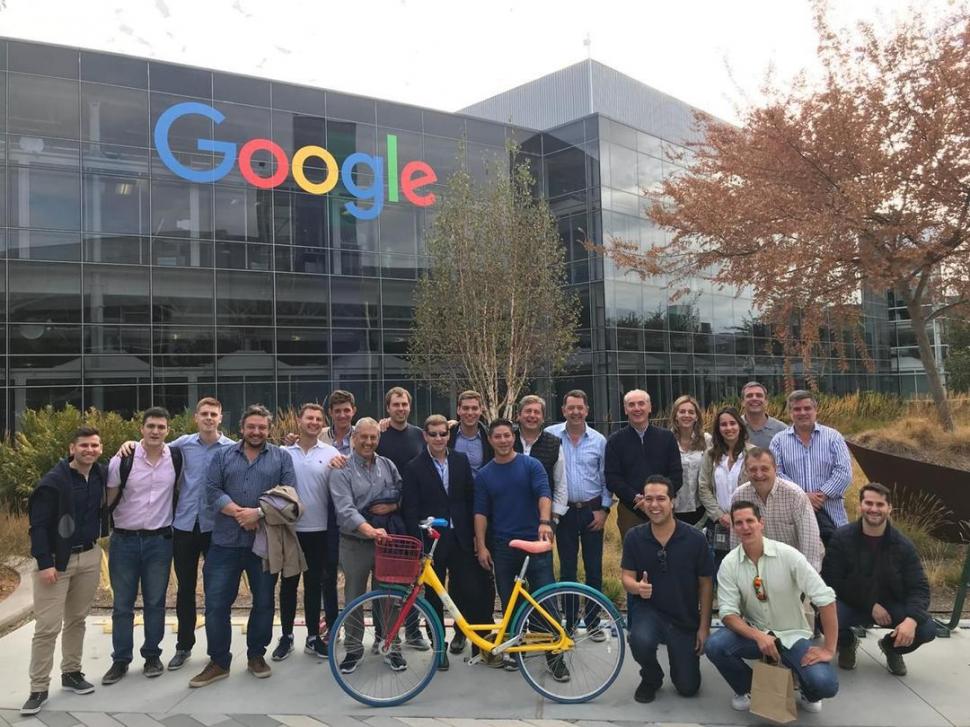 EN LA SEDE DE GOOGLE. Raiden y empresarios en Silicon Valley, en octubre de 2018. 