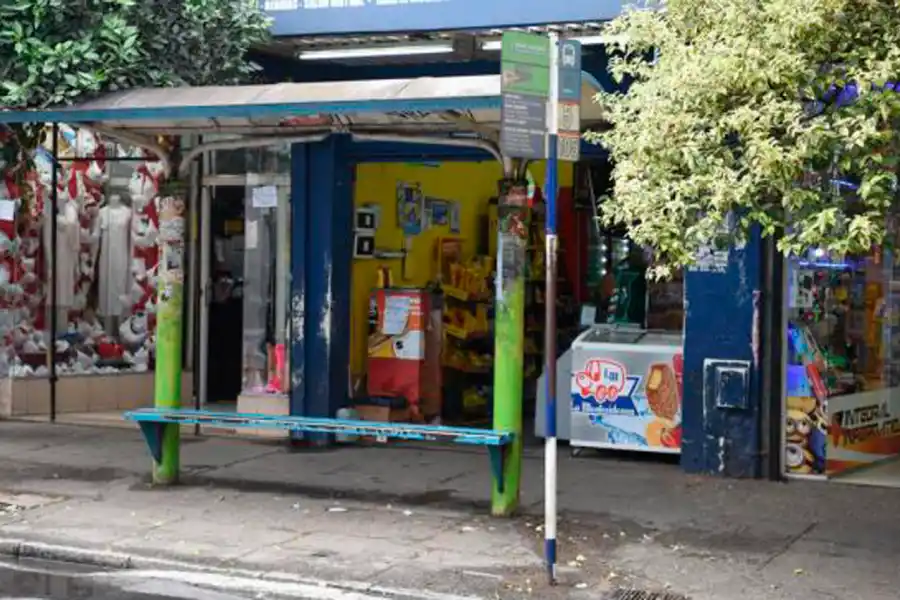 Daño colateral del paro: una mañana sin ventas vivieron los comercios del centro