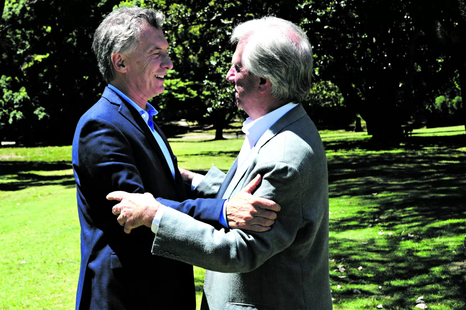 DISTENDIDOS. Macri y Vázquez prometieron seguir reuniéndose con una amplia agenda política y económica.