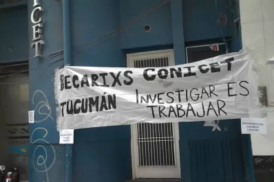 Investigadores protestan frente al Conicet para repudiar el ajuste nacional