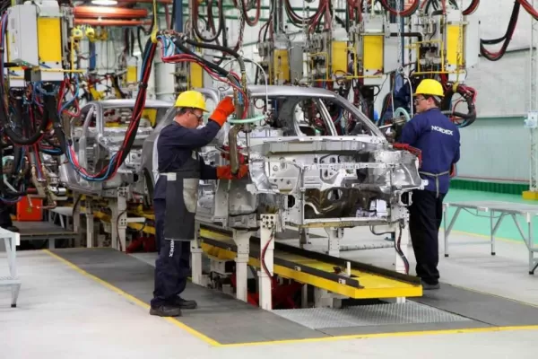 La recesión no cesa: la industria cayó un 11,6% en marzo, según una consultora