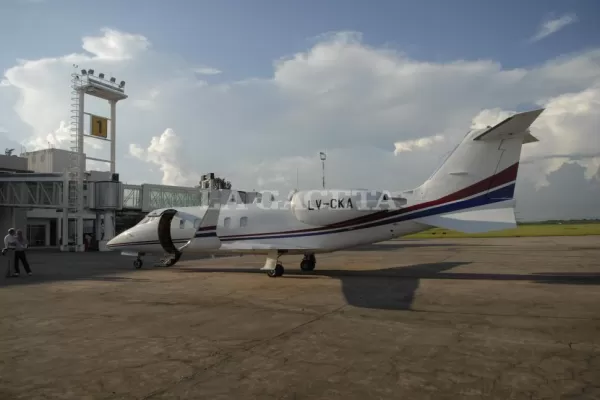 El avión sanitario está a disposición del tucumano internado en Chile, dijeron desde el Gobierno