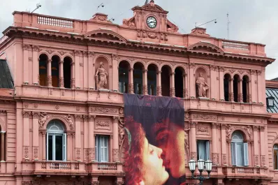 El Gobierno se sumó al Día de los Enamorados con una foto de Romeo y Julieta