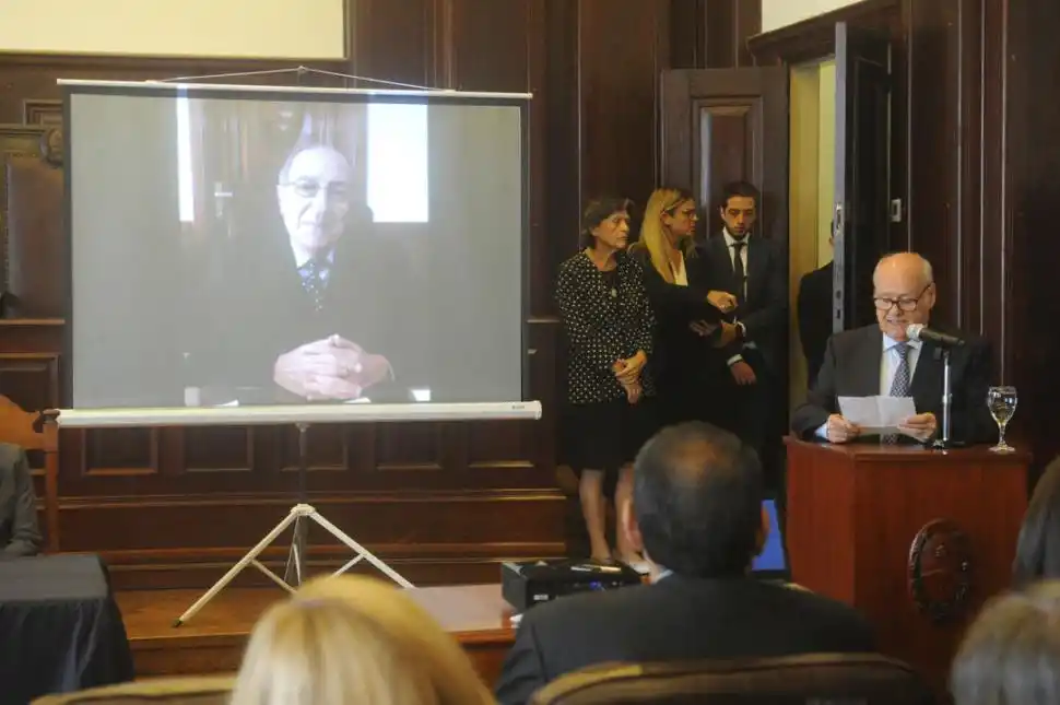 Gandur fue evocado como un gigante llamado “Chiquito”