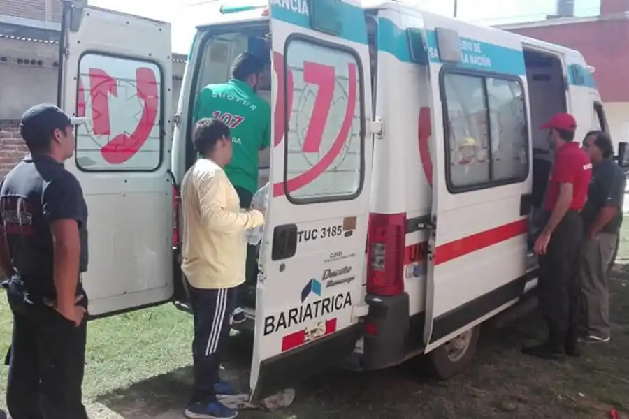 Bomberos Voluntarios de Alderetes ayudaron a trasladar a un paciente con obesidad mórbida