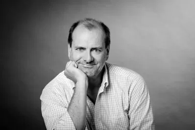 “Nos encanta la democracia, pero preferimos no saber cómo se financia”